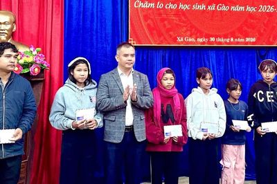Trao 125 suất quà cho học sinh có hoàn cảnh khó khăn tại xã Gào