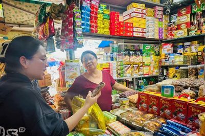 Tiểu thương chợ truyền thống: Thay đổi để phục vụ khách hàng tốt hơn