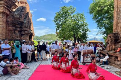 Nhiều điểm du lịch hút khách