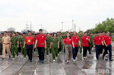 Ninh Bình phát động hưởng ứng Chương trình "Cùng Việt Nam tiến bước" năm 2026