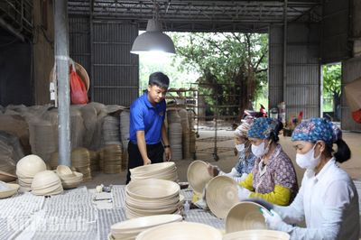 Người trẻ giữ nghề truyền thống