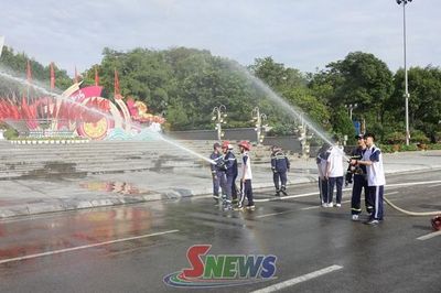 Hơn 1.000 người trải nghiệm kỹ năng chữa cháy, cứu nạn, cứu hộ