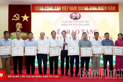 Phú Thọ: Trao Huy hiệu Đảng cho 14.654 đảng viên dịp Quốc khánh 2/9