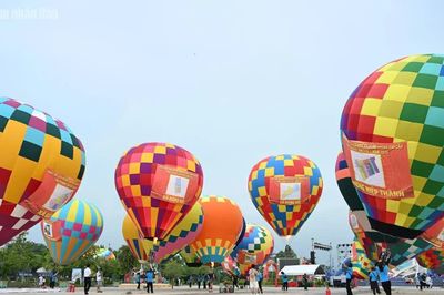 Rực rỡ khinh khí cầu nơi địa đầu cực Nam Tổ quốc