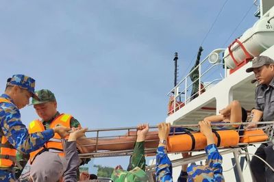Sau khi đưa về đảo Trường Sa, 32 ngư dân lâm nạn được hỗ trợ tích cực