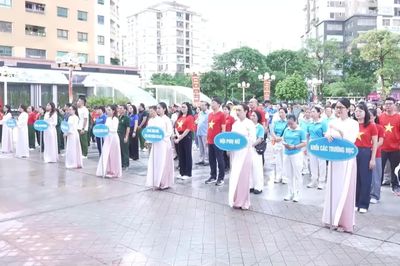 Gần 600 người hưởng ứng đi bộ 'Cùng Việt Nam tiến bước'
