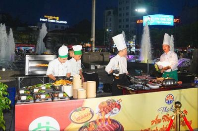 Hải Phòng chính thức 'thắp sáng' phố đi bộ ẩm thực đêm