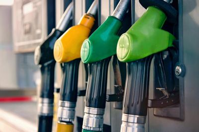 Giá xăng dầu hôm nay 30/8: Thế giới tiếp đà đi xuống