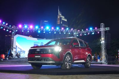 Ford Territory bản cao cấp nhất, giá 916 triệu đồng có gì?