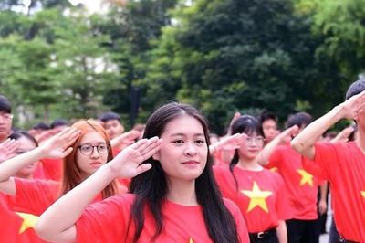 Sắc đỏ tình yêu Tổ quốc