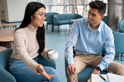 Người khôn không phải người nói hay, mà là người biết làm 2 điều