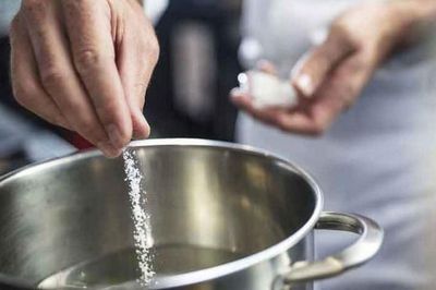 Ăn quá nhạt kéo dài có thể gây hại không?