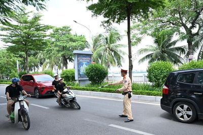 Thấy chốt Cảnh sát giao thông kiểm tra 'cồn', nhiều thanh niên 'quay xe' nhưng không thoát