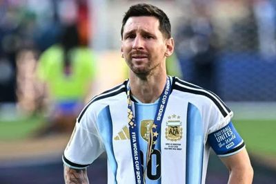 Messi giã từ đội tuyển Argentina
