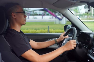 Già đến tuổi bao nhiêu sẽ bị cấm lái xe?