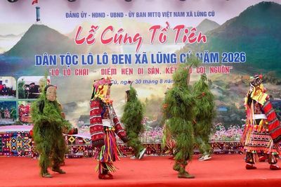 Lễ cúng Tổ tiên của người Lô Lô Đen hấp dẫn du khách ở Lũng Cú