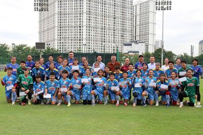 Chủ tịch VFF Trần Quốc Tuấn động viên ĐT nữ Việt Nam trước hành trình ASIAD 2026