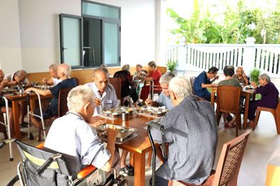 'Gia đình lớn' của những người cao tuổi, neo đơn