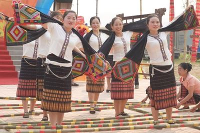 Cuộc sống ấm no, biên cương vững chắc