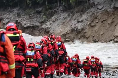 Khẩn trương tìm kiếm, cứu nạn ở Nepal, Trung Quốc