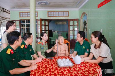 Phối hợp đẩy mạnh học tập, thực hành theo gương Bác