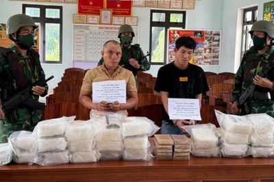 Bắt quả tang 2 đối tượng vận chuyển hơn 28,5kg ma túy tại địa bàn xã biên giới