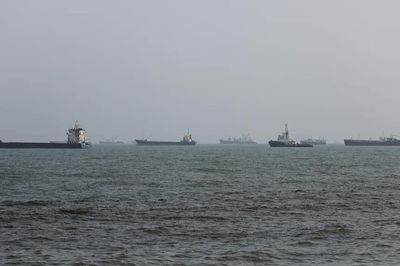Dầu tăng, chứng khoán châu Á giảm mạnh sau khi Mỹ nối lại tấn công Iran