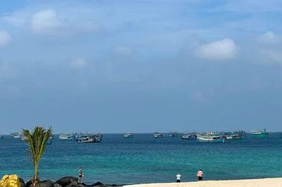 Ra biển