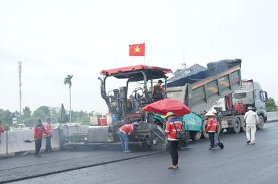 Thi công xuyên lễ trên công trường đường Vành đai 3 TPHCM