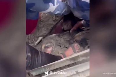 Kỳ tích bé gái 6 tuổi sống sót sau 3 ngày bị vùi trong bùn ở Nepal
