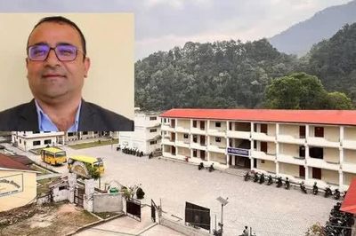 Thầy hiệu trưởng và 9 phút cứu 1.643 học sinh giữa dòng lũ ở Nepal