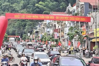 Hàng nghìn người đổ về Mộc Châu tham gia Tuần Văn hóa năm 2026
