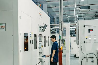 Người Việt có thể làm chủ ngành công nghiệp của tương lai không?