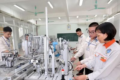 Chuyển mạnh từ 'trọng bằng cấp' sang 'trọng kỹ năng nghề', năng lực thực hành