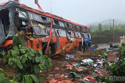 Gia Lai: Hiện trường vụ xe khách chở 33 người bị lật, 15 bệnh nhân đã xuất viện
