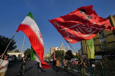 Mỹ bất ngờ tấn công Iran, Tehran lập tức đáp trả