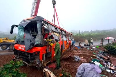 Thông tin mới nhất vụ lật xe khách làm nhiều người thương vong ở Gia Lai