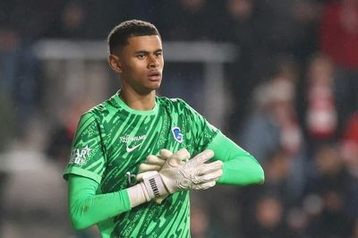 Liverpool chi 35 triệu euro mua thủ môn đắt nhất lịch sử Bỉ