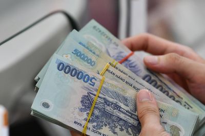 Chậm trả lương cho nhân viên có thể bị phạt đến 100 triệu đồng, cộng tiền lãi