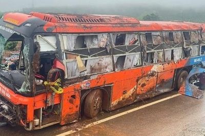 Nam thanh niên kể phút kinh hoàng khi ô tô chở 33 người lật nghiêng trong đêm