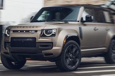 Land Rover Defender thế hệ mới lùi tới năm 2030 do xe đang bán quá chạy