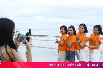 Thời tiết không thuận lợi, nhiều điểm đến ở Hà Tĩnh vẫn 'hút khách'