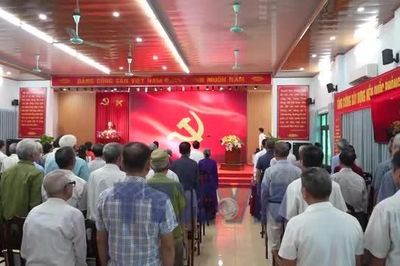 Một huy hiệu - một ký ức - một cuộc đời