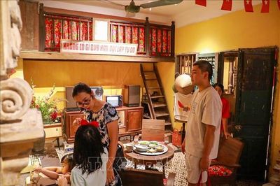 'Tour Yêu nước': Chạm vào ký ức Hà Nội một thời
