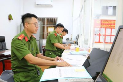 Công an Phú Quốc tăng cường giải quyết thủ tục hành chính dịp Quốc khánh 2/9