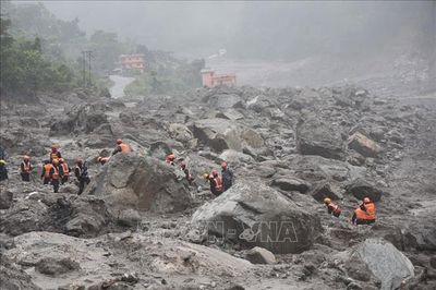 Chạy đua giải cứu 900 người có thể vẫn mắc kẹt trong các hầm thủy điện Nepal