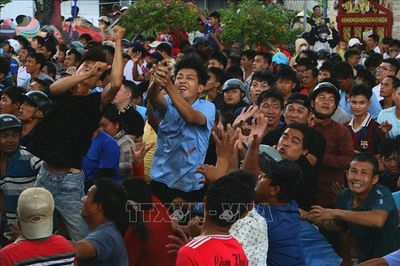 Cà Mau: Náo nhiệt lễ hội 'thí vàng' tại miếu Ông Bổn