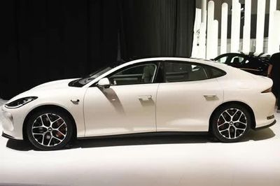 Xe điện mạnh 680 mã lực, phạm vi hoạt động 850 km/lần sạc, giá hơn 770 triệu đồng