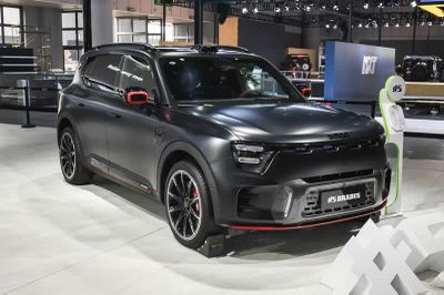 SUV dài hơn 4,7 mét, công suất 646 mã lực, giá gần 1,5 tỷ đồng