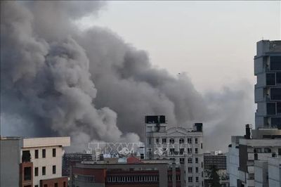 Mỹ không kích đảo Larak của Iran